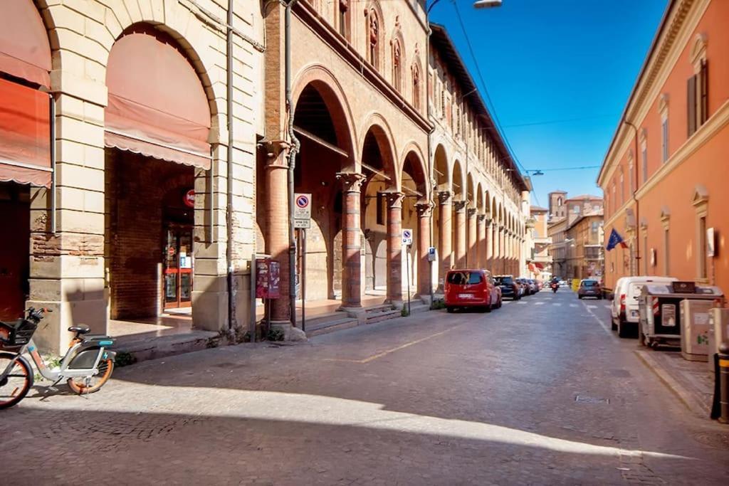 Апартаменты Ground Floor Luxe Historic Studio City Centre Болонья Экстерьер фото
