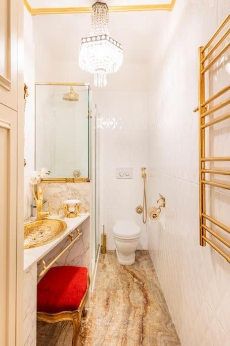 Апартаменты Ground Floor Luxe Historic Studio City Centre Болонья Экстерьер фото
