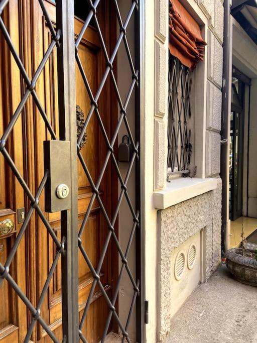 Апартаменты Ground Floor Luxe Historic Studio City Centre Болонья Экстерьер фото