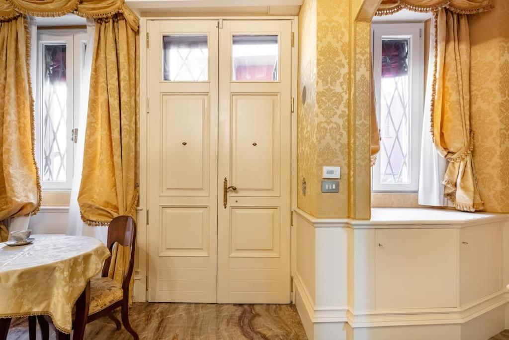 Апартаменты Ground Floor Luxe Historic Studio City Centre Болонья Экстерьер фото